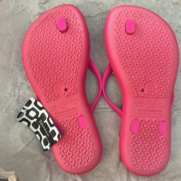 Pink Ipanema Flip Flops with Rhinestone Heart - Picture 2 of 2